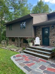 16 Gibbons Ln, New Paltz, NY 12561