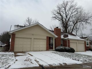 1988 Bennington Common Dr, Saint Louis, MO 63146