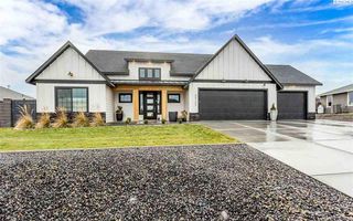 84205 Wallowa Rd, Kennewick, WA 99338