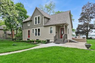 35 Lakeview Pl, Lake Zurich, IL 60047