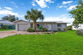 327 Cowry Rd, Venice, FL 34293