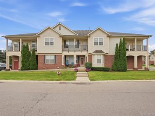 5750 Flagstaff Pines Dr, Shelby Township, MI 48317