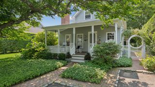 91 Dale St, Southampton, NY 11968
