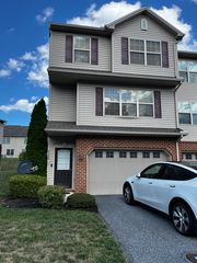 6399 Creekbend Dr, Mechanicsburg, PA 17050
