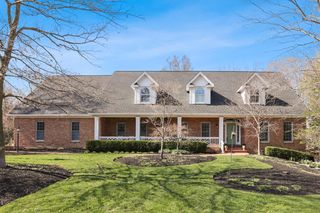 2044 Woodlands Pl, Powell, OH 43065