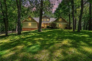 7605 E  Forest Lakes Dr, Kansas City, MO 64152