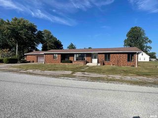 215 Smith St, Harvel, IL 62538