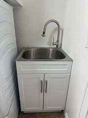 Laundry sink