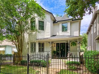 235 W  22nd St, Houston, TX 77008