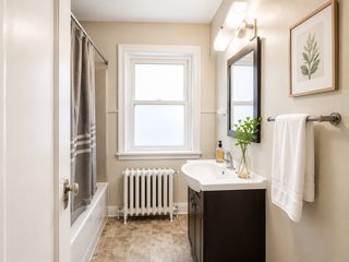 316 Apt C Bathroom