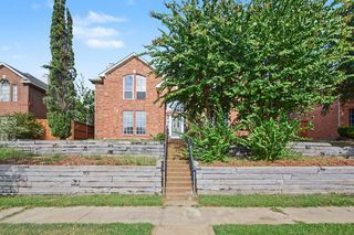 2406 Manchester Dr, Carrollton, TX 75006