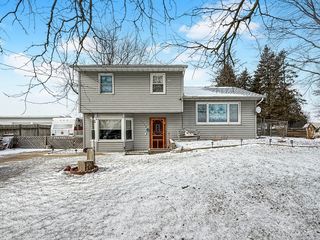 2338 S  Van Brocklyn Rd, Freeport, IL 61032