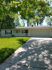 9805 Linwood Blvd, Independence, MO 64052