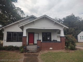 702 N  5th St, Paris, AR 72855