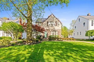 1407 Willshire Rd, Lyndhurst, OH 44124