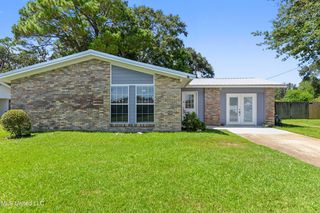 3717 Warwick St, Pascagoula, MS 39581