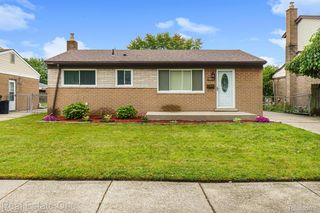 33824 Cheryl St, Clinton Township, MI 48035