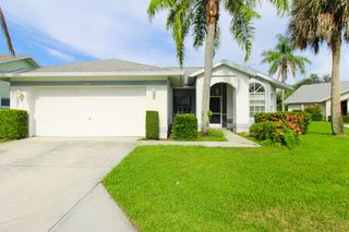 10201 Regent Cir, Naples, FL 34109