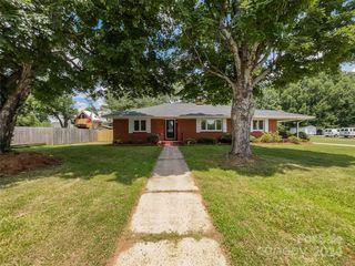 304 W  2nd St, Cherryville, NC 28021