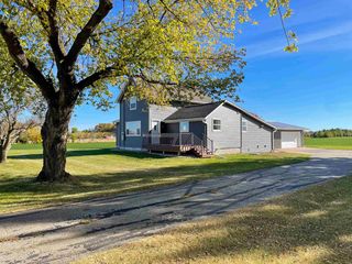 W6330 Cemetery Rd, Van Dyne, WI 54979