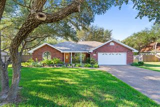 102 Santa Clara Dr, Rockport, TX 78382