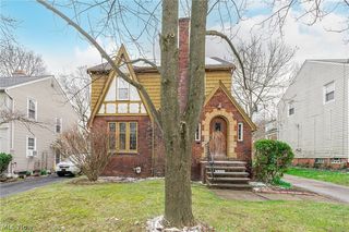 1211 Yellowstone Rd, Cleveland Heights, OH 44121