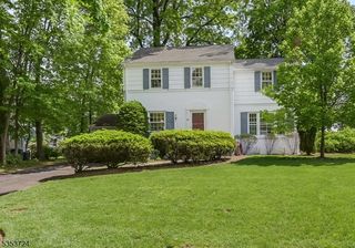 22 Reeve Cir, Millburn, NJ 07041