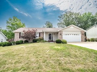 1012 Huntington Dr, Troy, MO 63379
