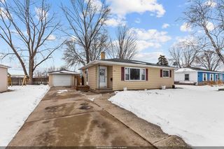 1046 Sterling Ave, Neenah, WI 54956