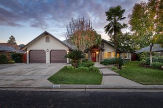 550 W  Bedford Ave, Clovis, CA 93611