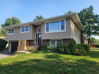 901 Iroquois Dr, Crown Point, IN 46307