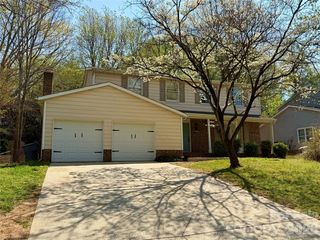 9524 Robert Burns Ct, Charlotte, NC 28213