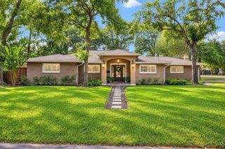 9402 Crispin Ln, Houston, TX 77080