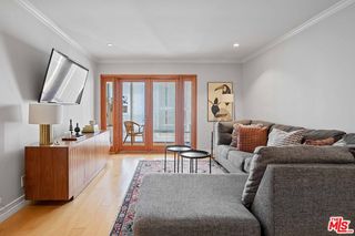 705 Westmount Dr #209, West Hollywood, CA 90069