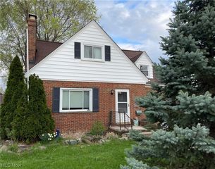 5229 Roseside Dr, Parma, OH 44134