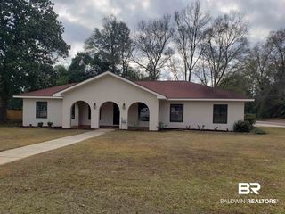 100 Terry Dr, Brewton, AL 36426