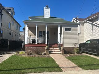 417 Beach 145th St, Rockaway Park, NY 11694