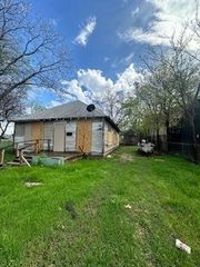 807 W  Morphy St, Fort Worth, TX 76104
