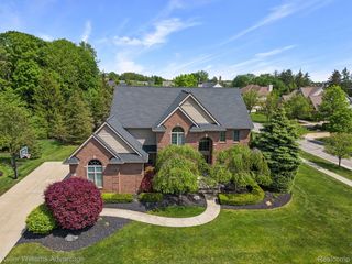 15574 Dorchester Ct, Northville, MI 48168