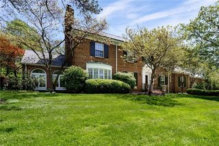 1410 Woodstock Dr, Oakwood, OH 45419