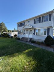 44-46 Middle St #44, Springfield, MA 01104