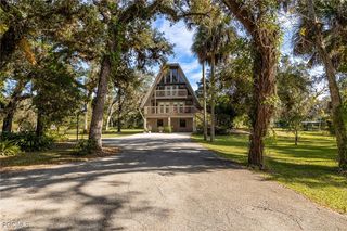 19650 N  River Rd, Alva, FL 33920