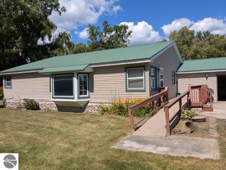 10 W  Maple Ridge Rd, Twining, MI 48766