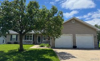 1304 Eagle Dr, Greenville, IL 62246