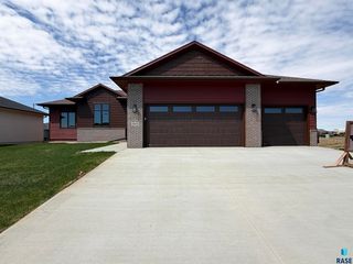 2805 S  Dunraven Ave, Sioux Falls, SD 57110