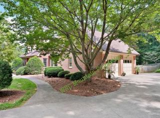 9 Windsong Dr, Fairview, NC 28730