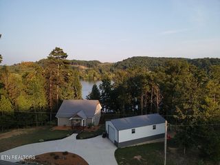 429 Lakeshore Vista Dr, Kingston, TN 37763