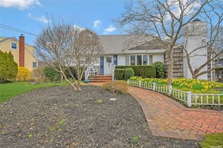 9 Holmes Place, Greenlawn, NY 11740