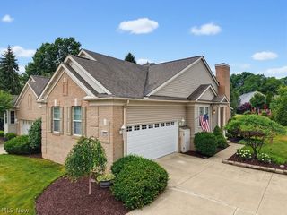 8578 Pine Creek Ln, Northfield, OH 44067