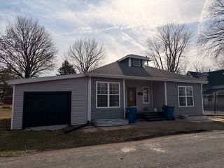 114 W  Washington St, Collinsville, IL 62234